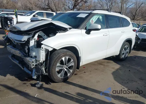 2022 Toyota Highlander Xle из США, поврежденный, VIN 5TDHZRAH7NS091709